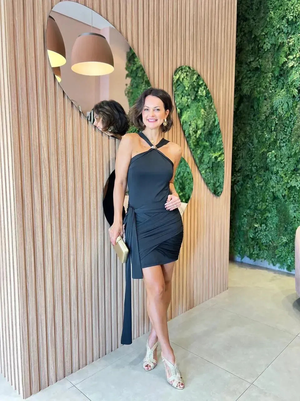 Vestido Curto com detalhe na lateral, Preto