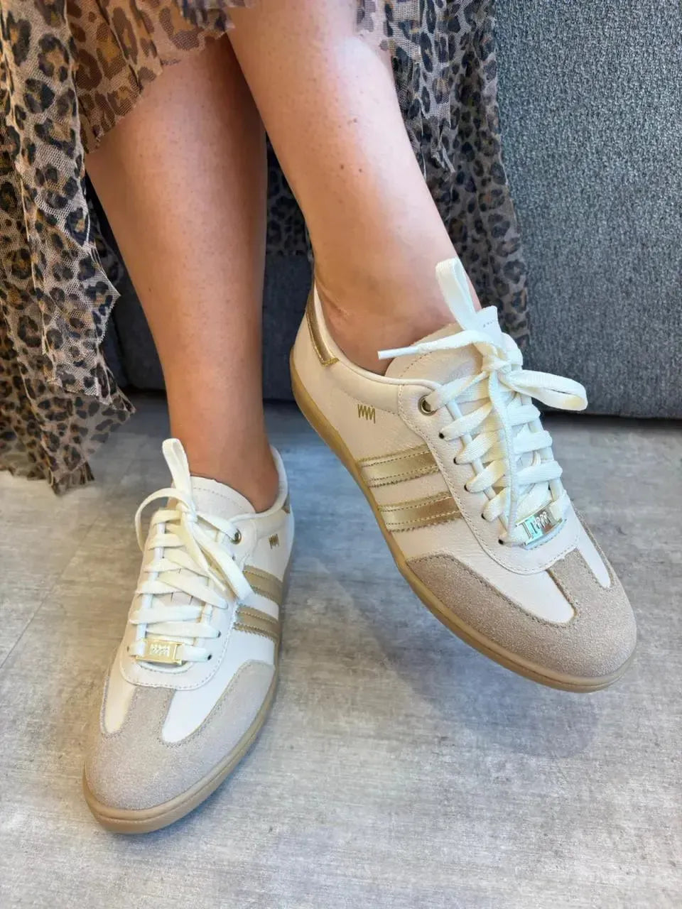 Tênis Raissa, Dourado